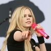 Avril Lavigne Performs in Scotland ; Denies Stealing Song
